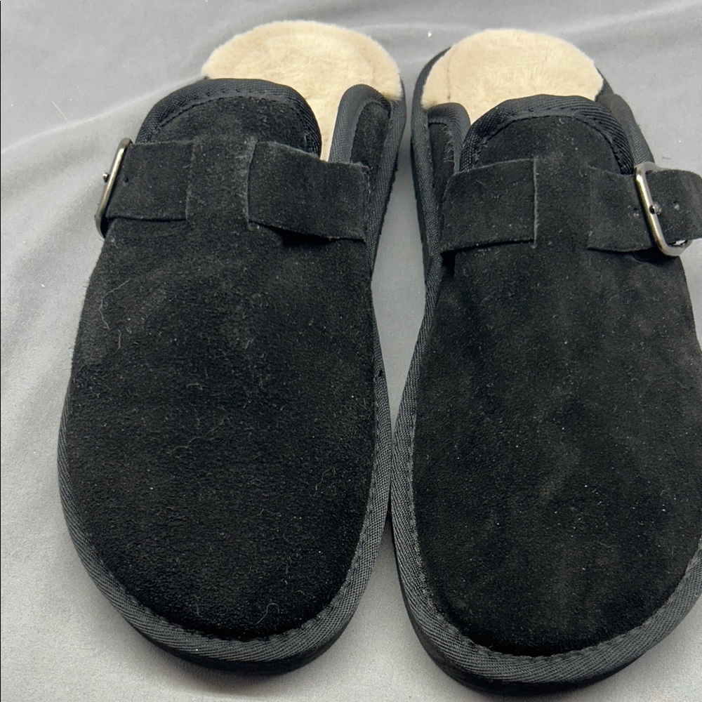 Staheekum Women"s black‎ suede lined slides.  Size 9.